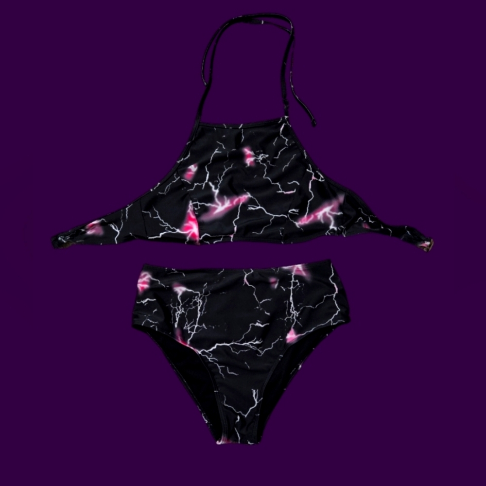 Lighting print bikini.